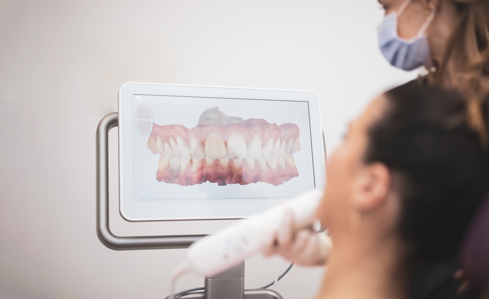 Digital intraoral scan displayed on screen during a dental consultation at The Foleck Center, Virginia Beach, VA 